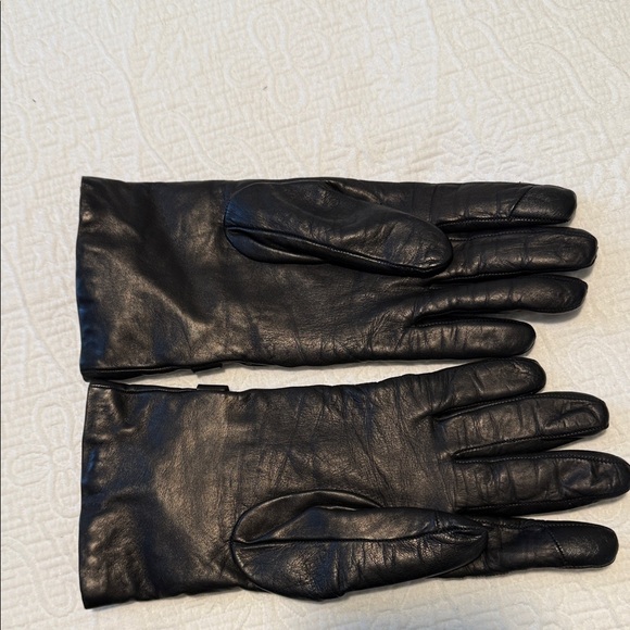 Black Leather Gloves with Logo Accent - Picture 4 of 10